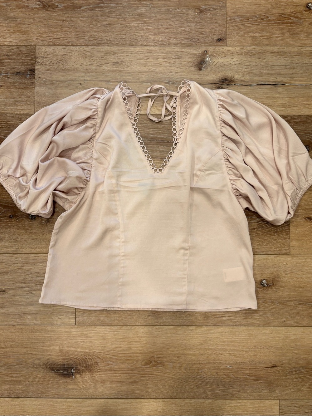 Women’s Express Beige Puff Sleeve V-Neck Top with Tie Back- size XL